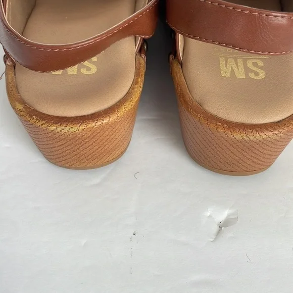 SM New York Women’s Clogs Camel 9 - Picture 5 of 10